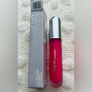 r.e.m. Essential Drip Glossy Lip Balm - Strawberry Soda